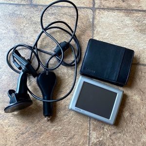 Garmin Nuvi GPS with Mount and Case